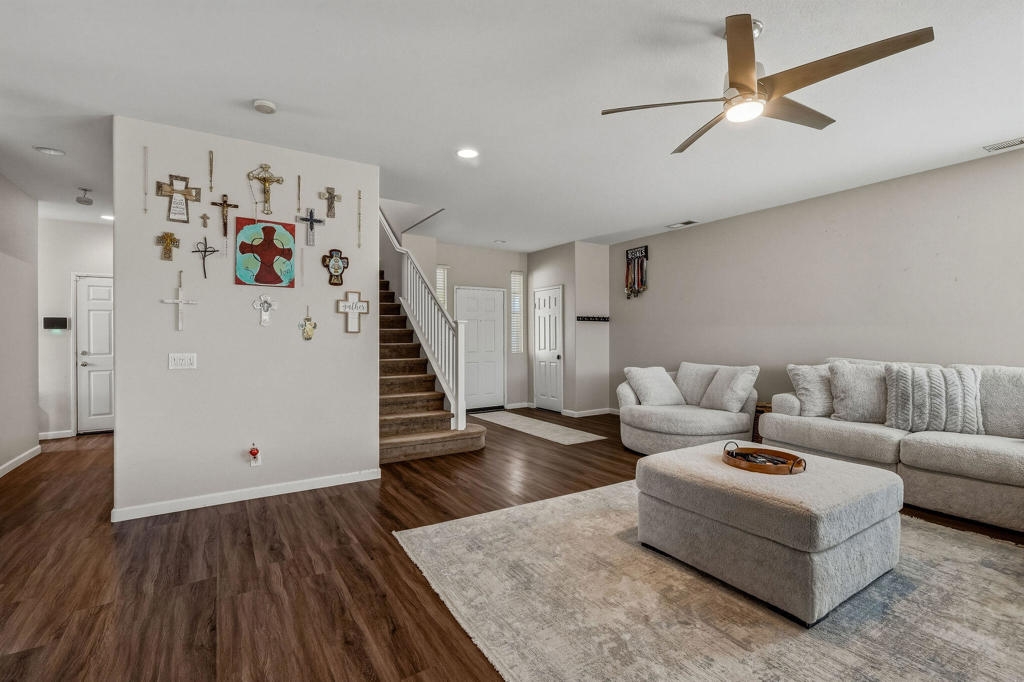 48353 San Gorgonio Pl Property Photo 2