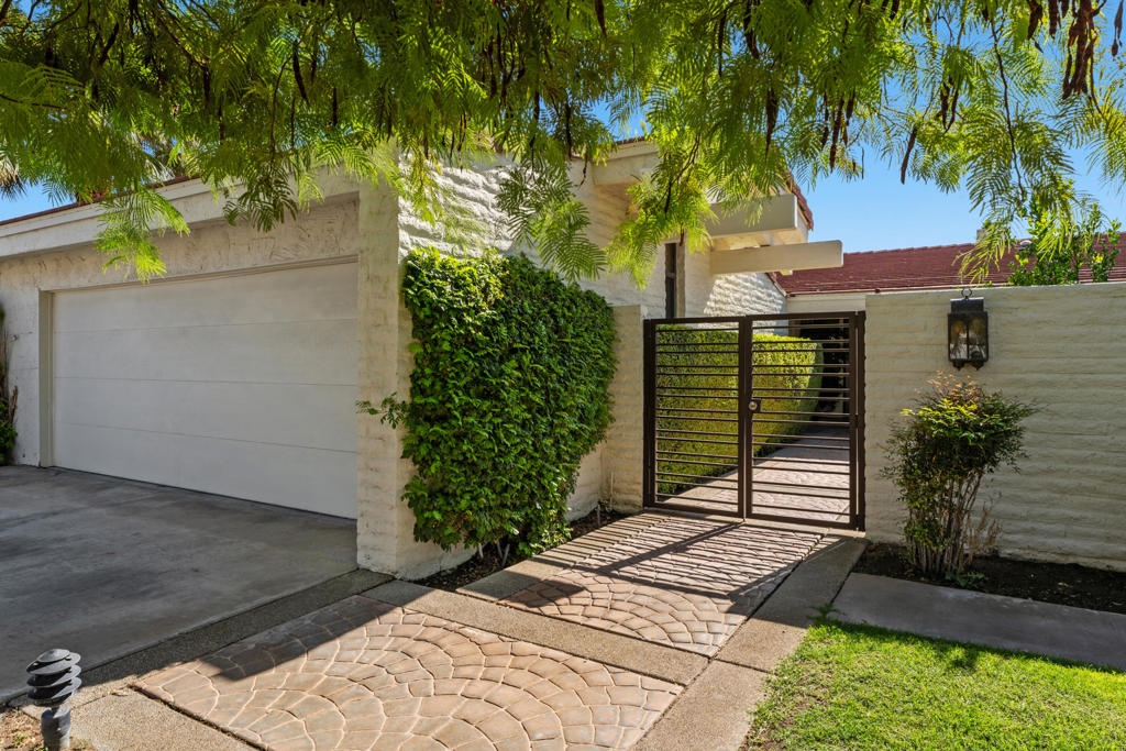 44830 Del Dios Circle Property Photo 1