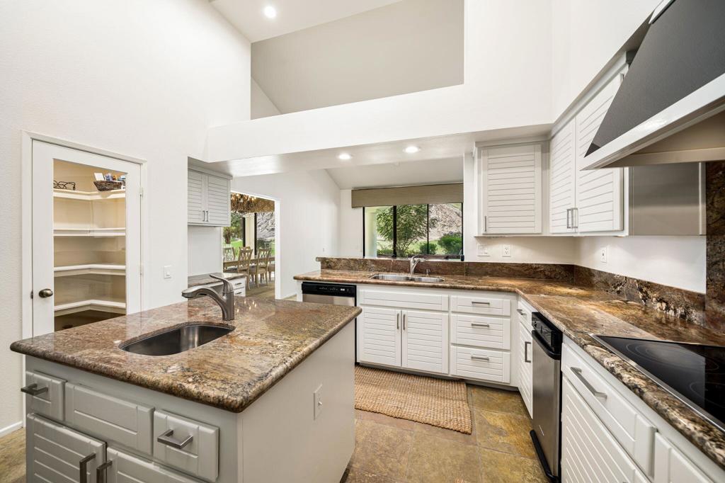 54745 Riviera Property Photo 23