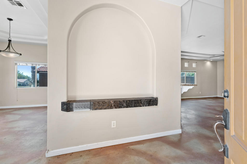 27325 Ventura Drive Property Photo 4