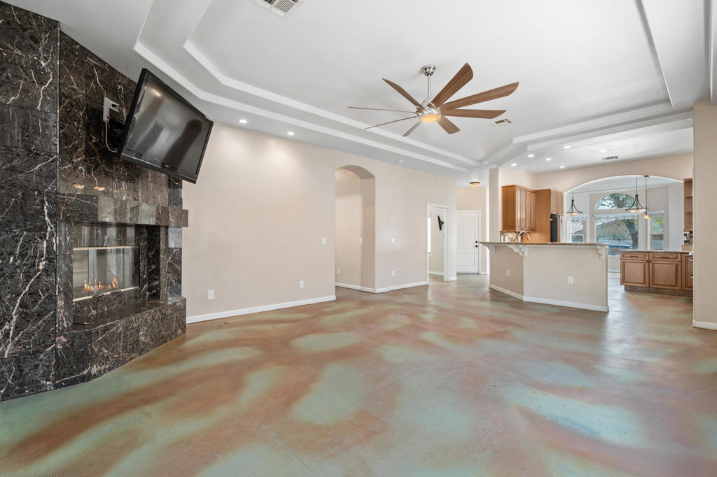 27325 Ventura Drive Property Photo 7