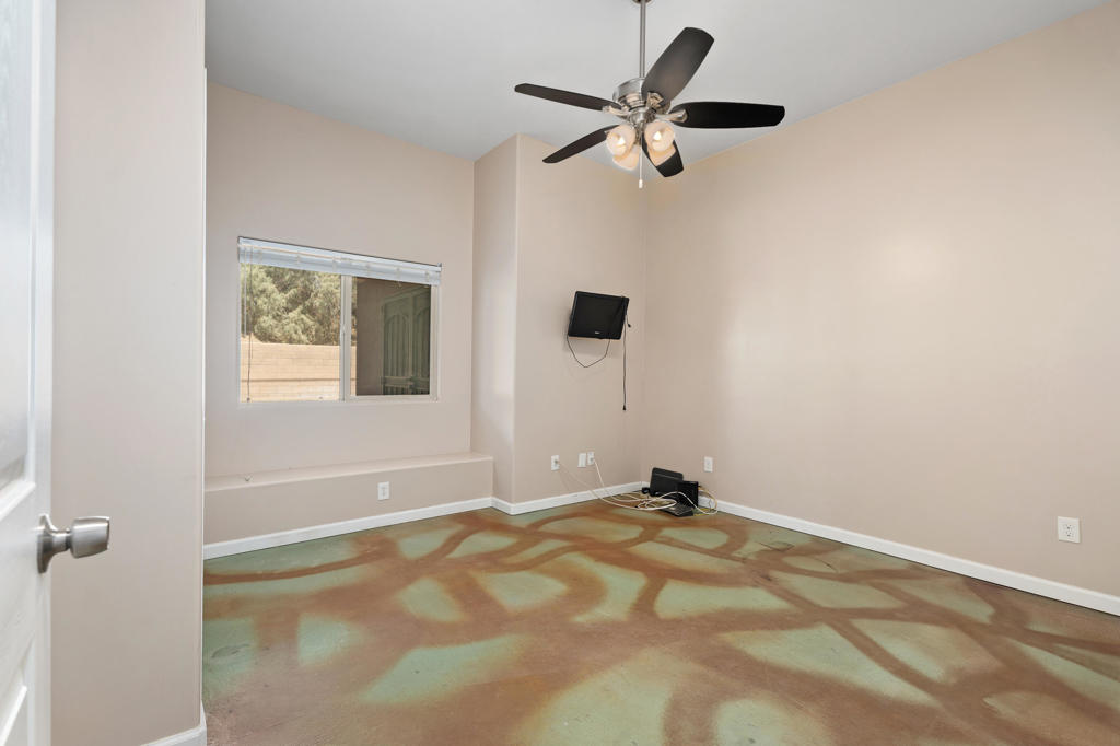 27325 Ventura Drive Property Photo 14