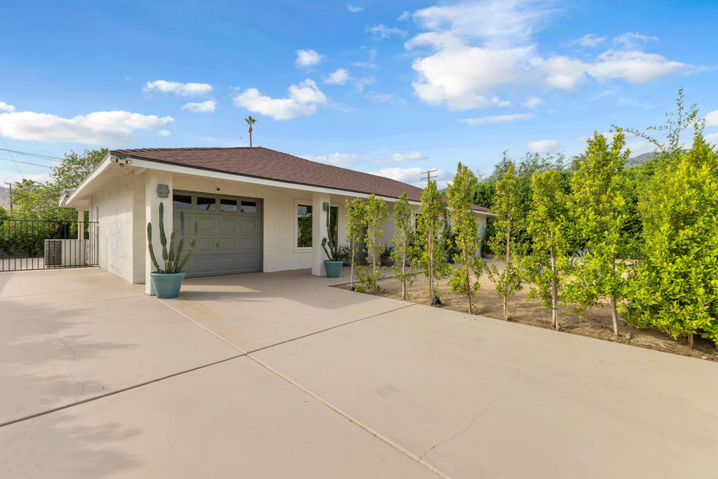 3967 E Sunny Dunes Road Property Photo 4