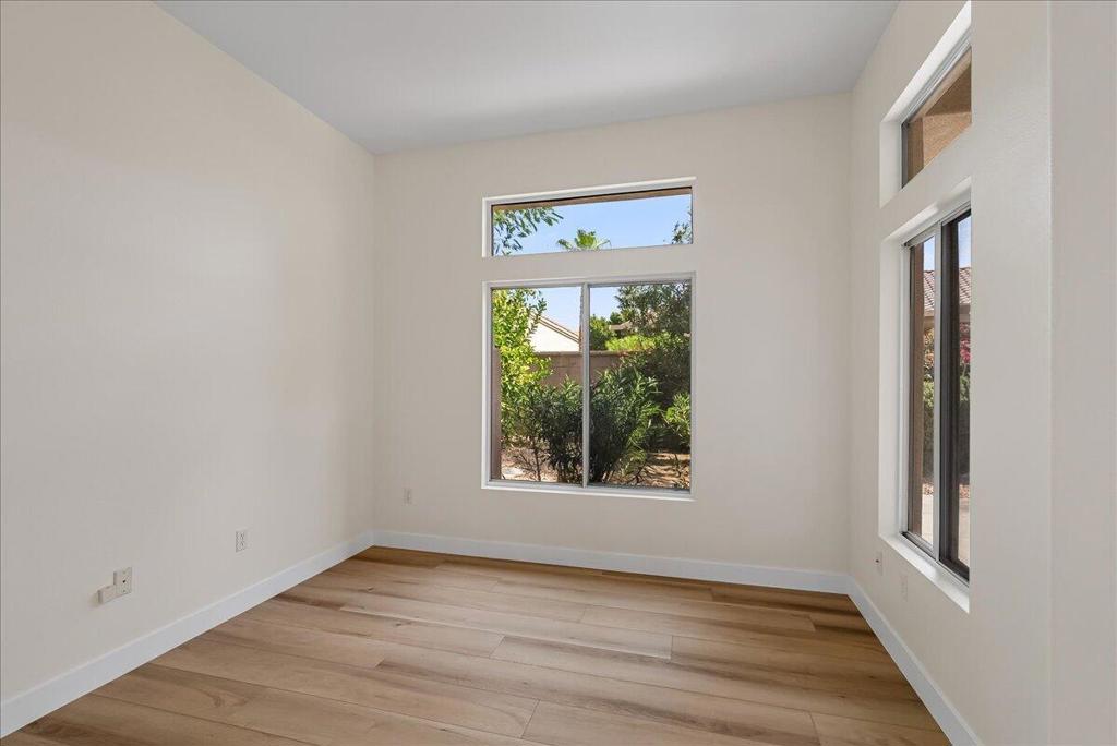 38482 Fallbrook Avenue Property Photo 12