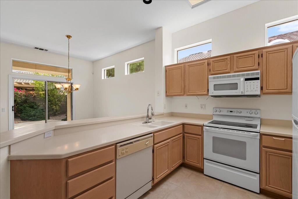 38482 Fallbrook Avenue Property Photo 15
