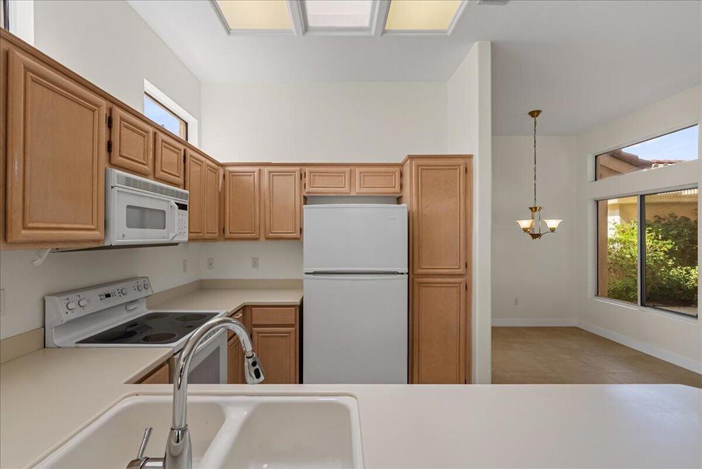 38482 Fallbrook Avenue Property Photo 16
