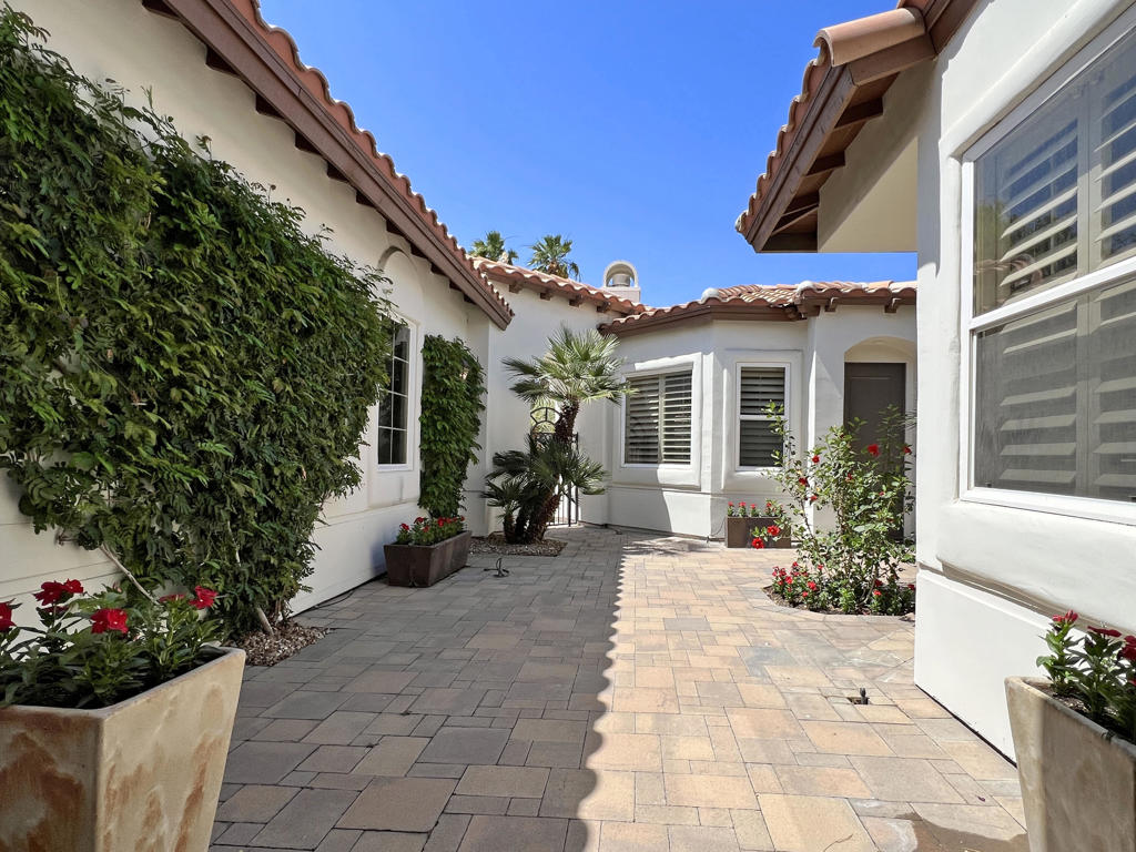 79015 Via San Clara Property Photo 4
