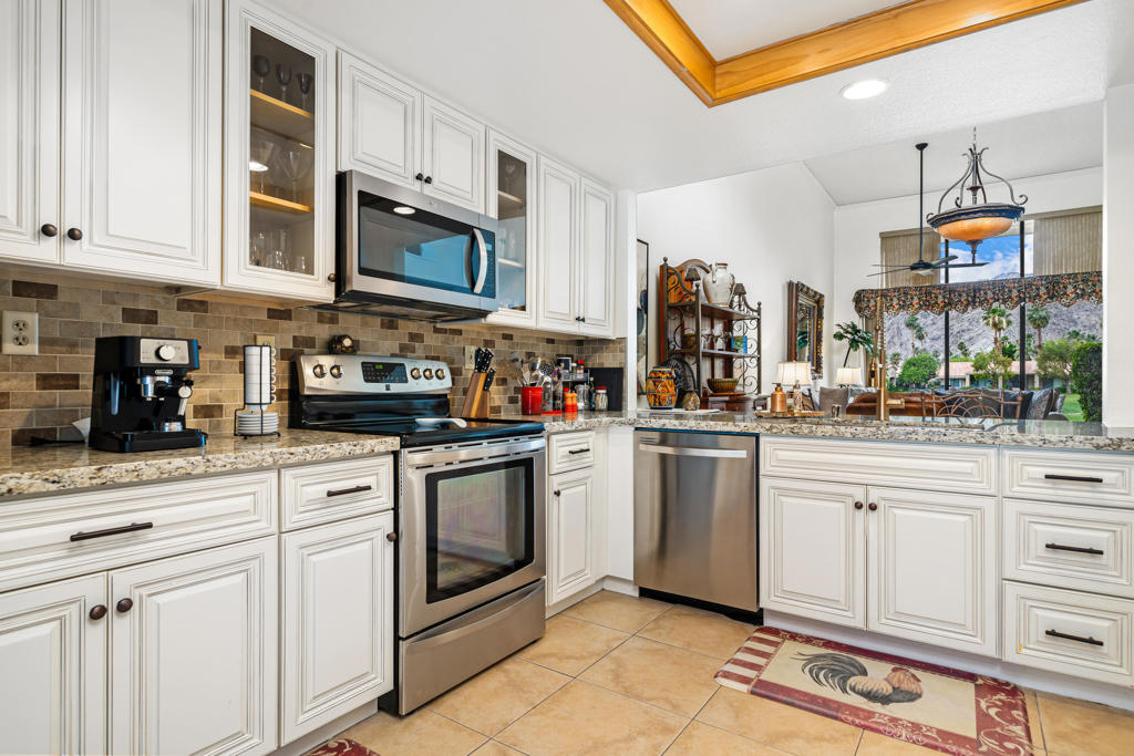 54577 Oak Hill Property Photo 2