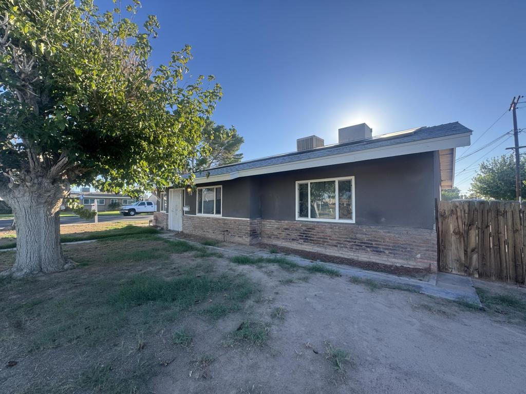 301 N Sola Avenue Property Photo 2