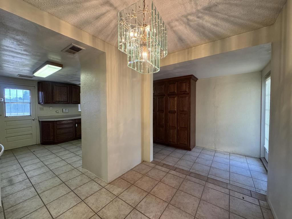 301 N Sola Avenue Property Photo 6