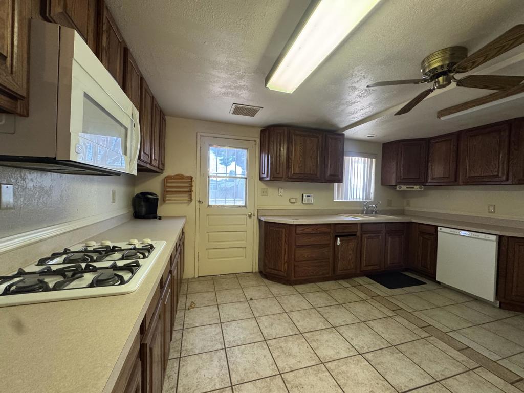 301 N Sola Avenue Property Photo 7