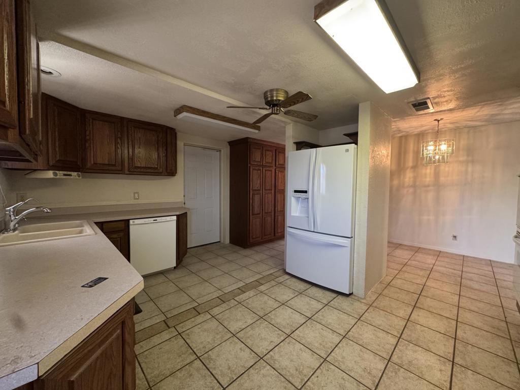 301 N Sola Avenue Property Photo 9
