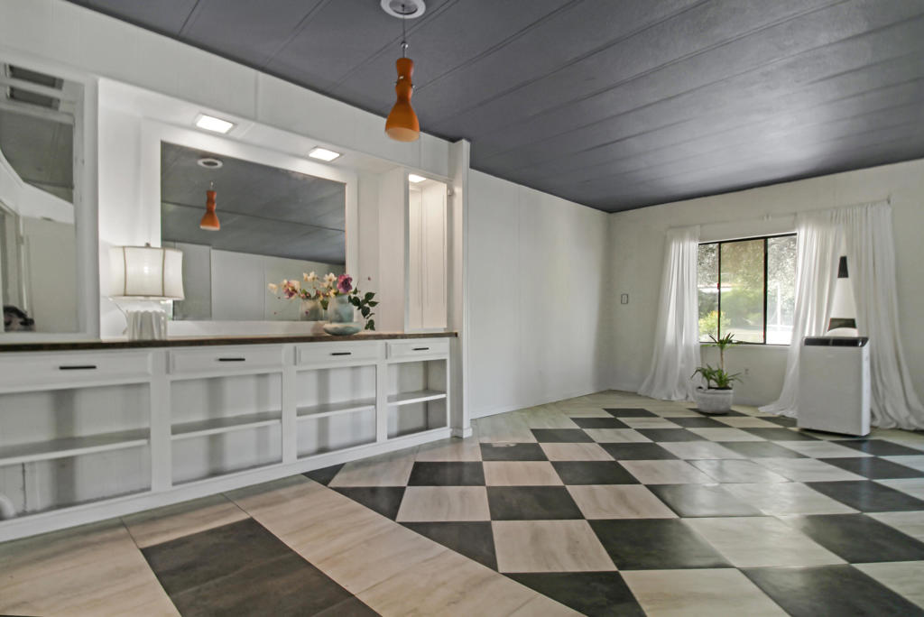 26 Diamond E Drive Property Photo 4