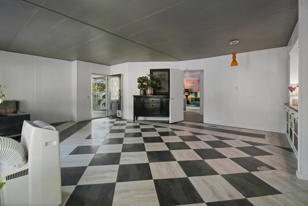 26 Diamond E Drive Property Photo 5