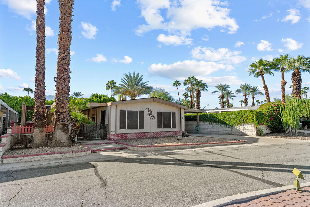 208 International Boulevard Property Photo 3