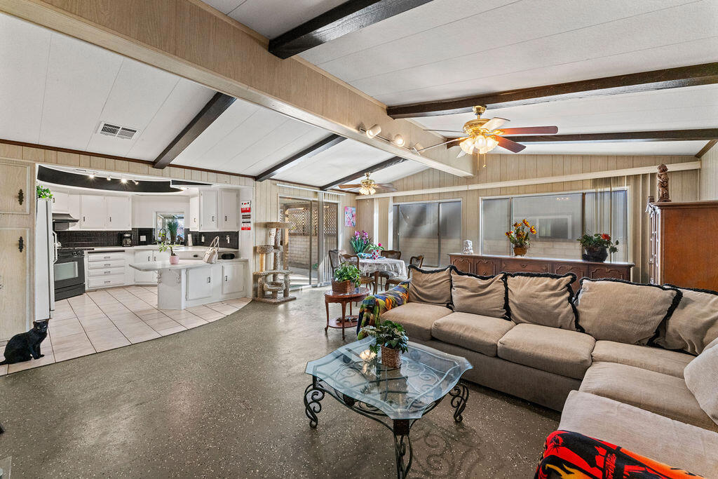 208 International Boulevard Property Photo 4