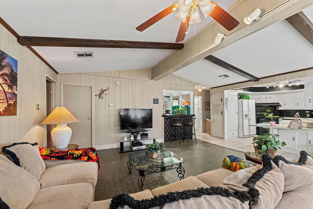208 International Boulevard Property Photo 5