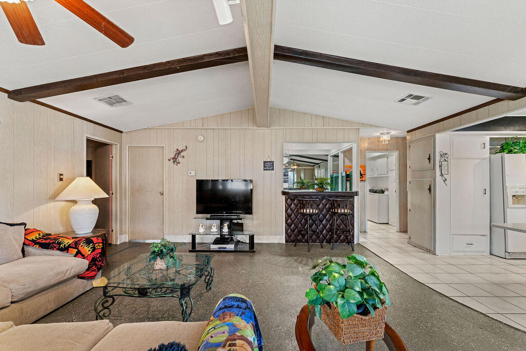 208 International Boulevard Property Photo 6