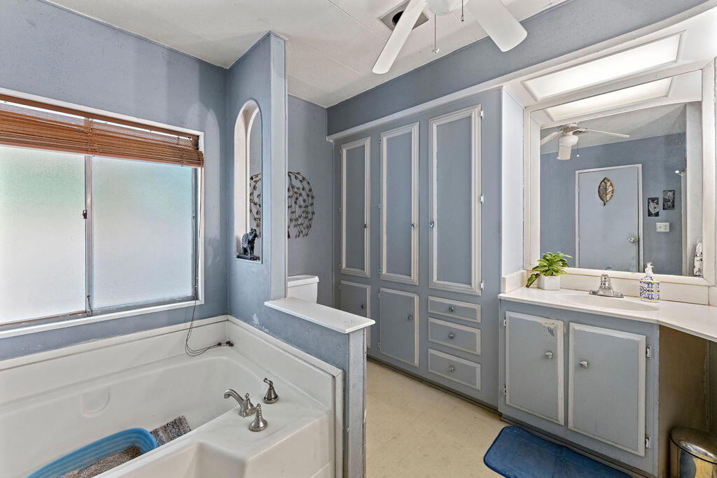 208 International Boulevard Property Photo 16
