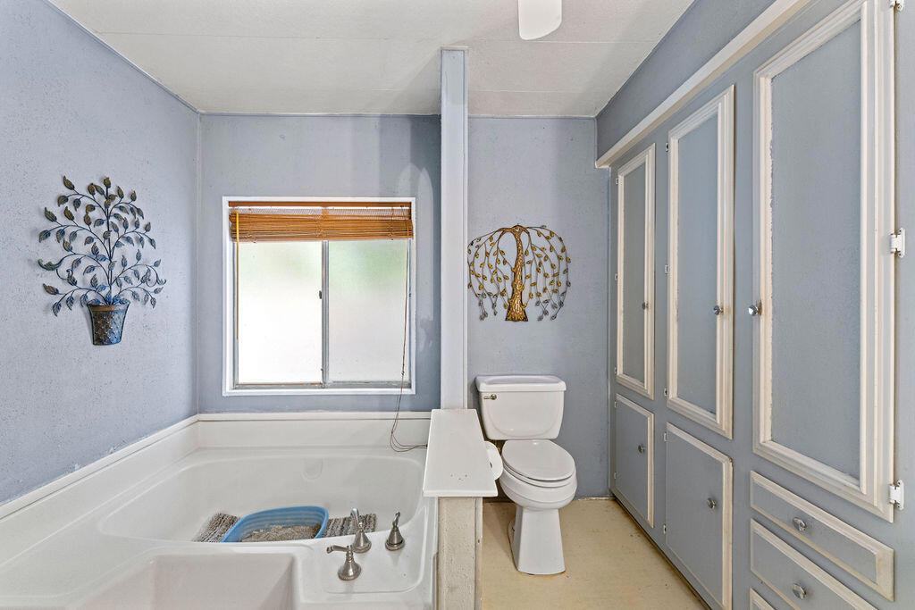 208 International Boulevard Property Photo 17