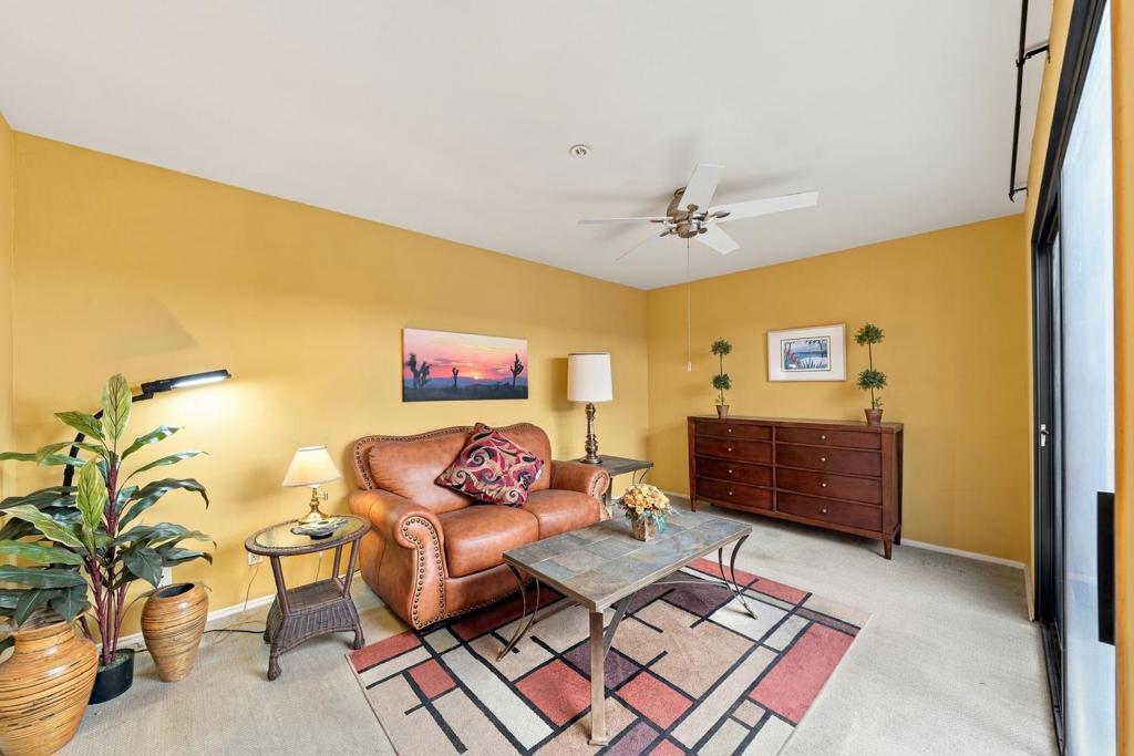 464 Village Square E Property Photo 11