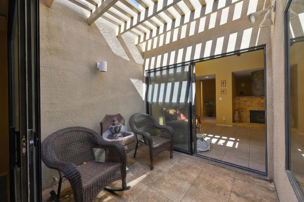 464 Village Square E Property Photo 13