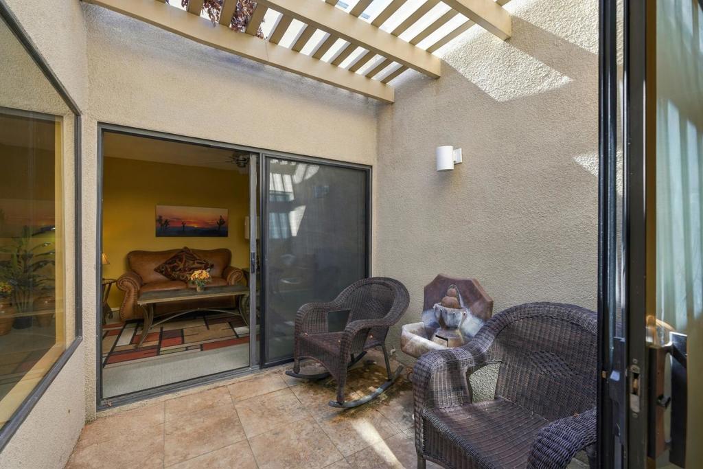 464 Village Square E Property Photo 14
