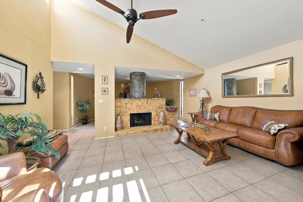 464 Village Square E Property Photo 15