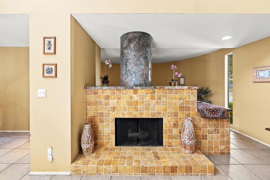 464 Village Square E Property Photo 17