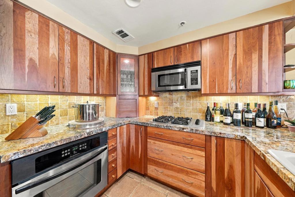 464 Village Square E Property Photo 24