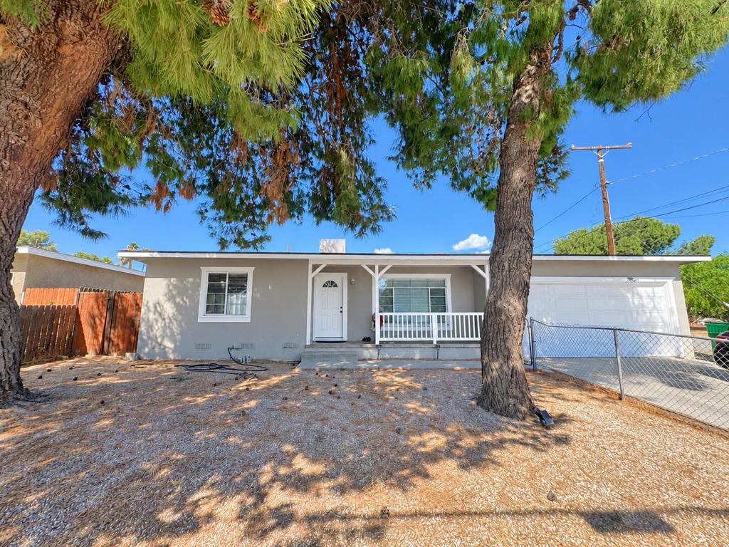 581 E Hoffer Street Property Photo 1