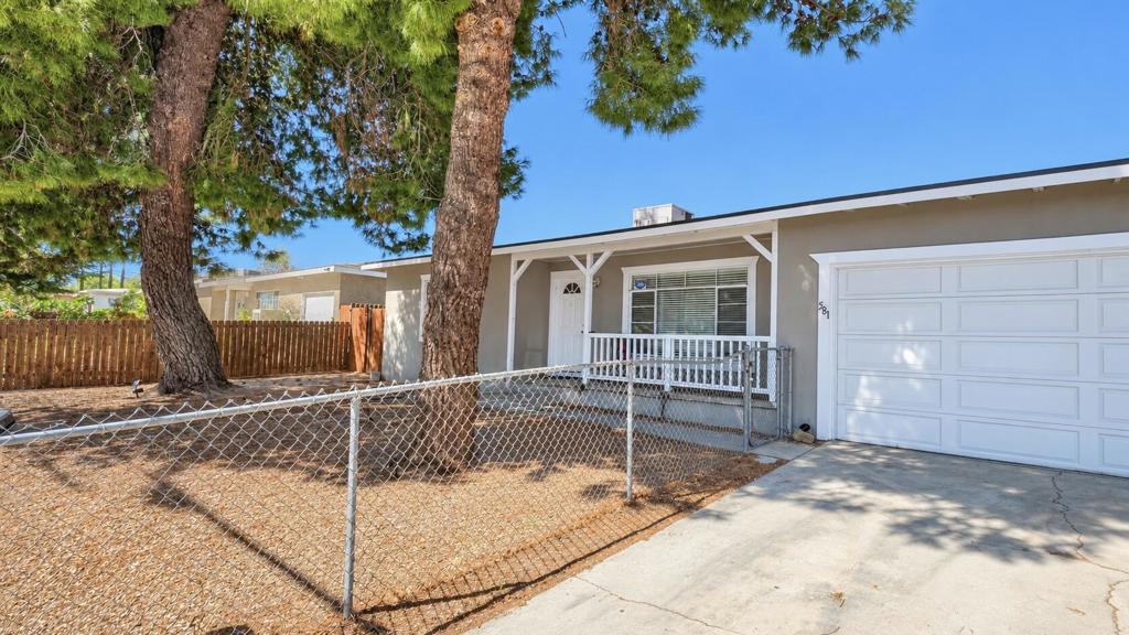 581 E Hoffer Street Property Photo 2
