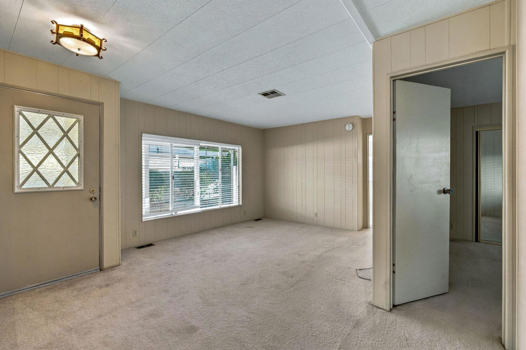 13 International Boulevard 13 Property Photo 6