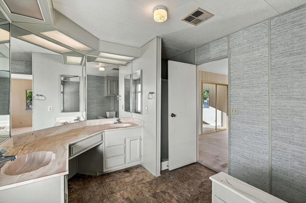 13 International Boulevard 13 Property Photo 15