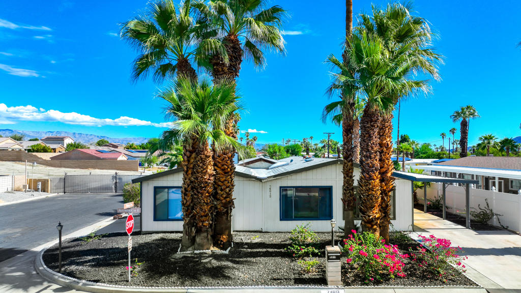 74612 Azurite Circle E Property Photo 3