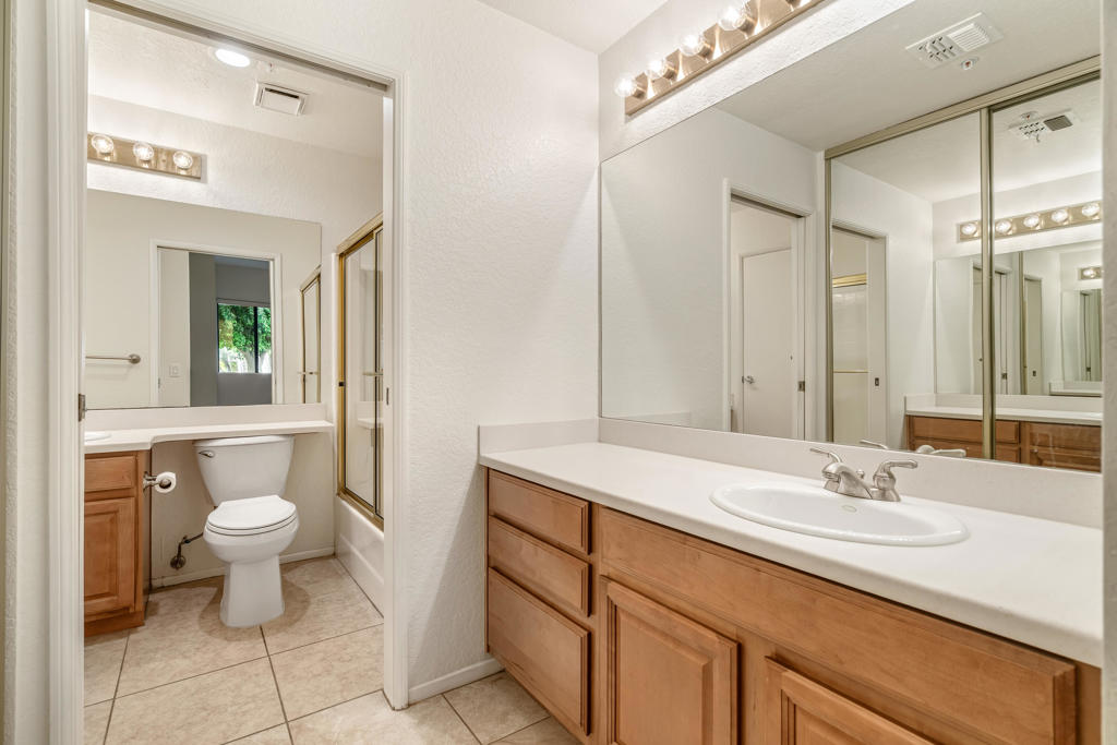2601 S Broadmoor Drive 27 Property Photo 17