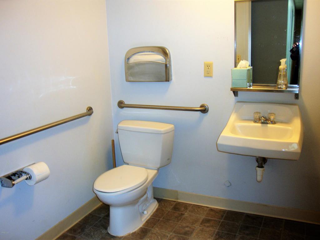 811 W Telegraph Road Property Photo 15