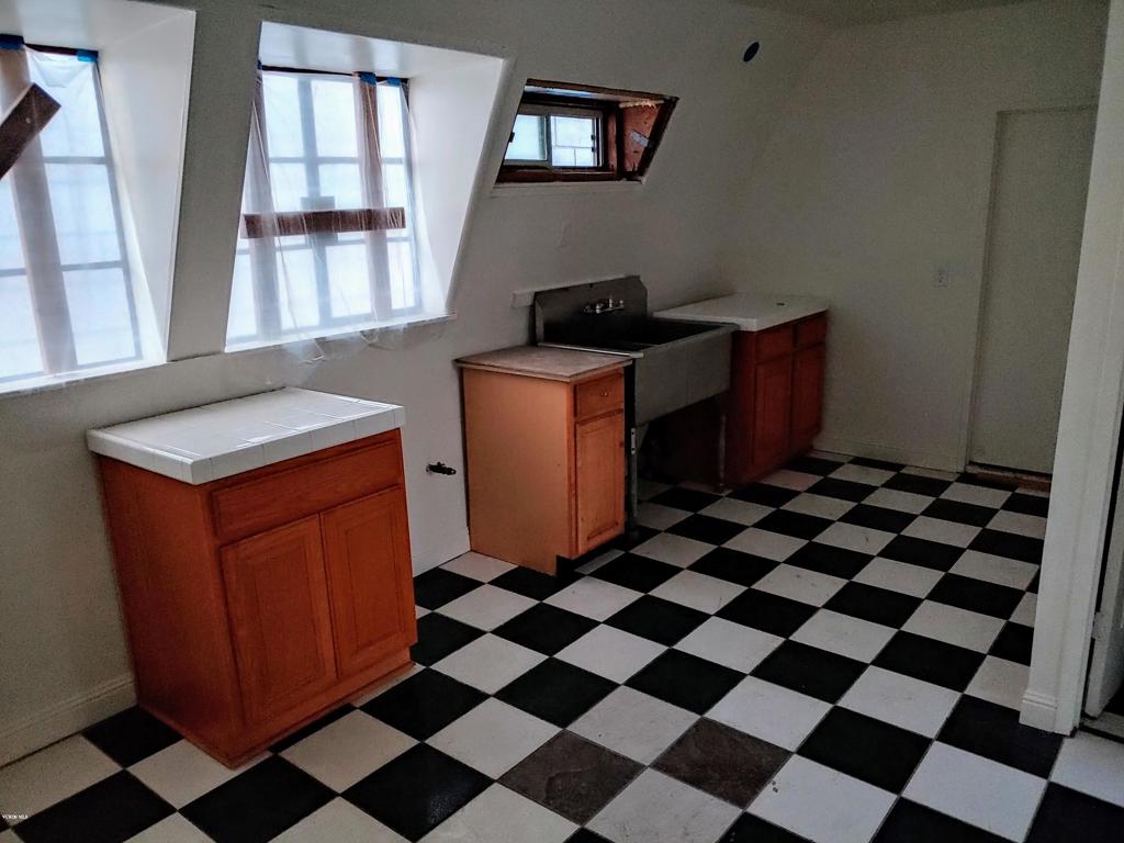 932 W Wooley Road Property Photo 4