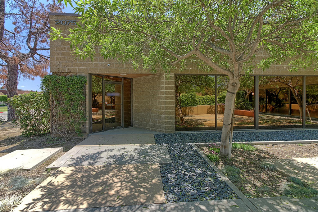 2075 Knoll Drive Property Photo 3