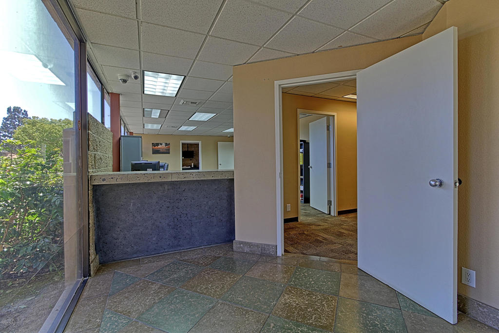 2075 Knoll Drive Property Photo 10