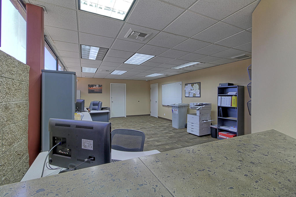 2075 Knoll Drive Property Photo 11