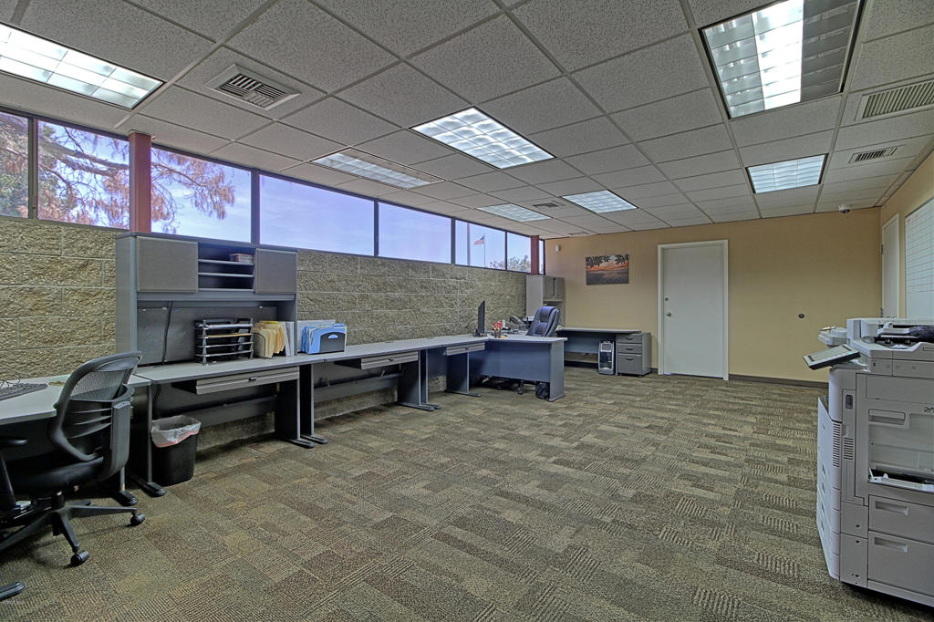 2075 Knoll Drive Property Photo 12