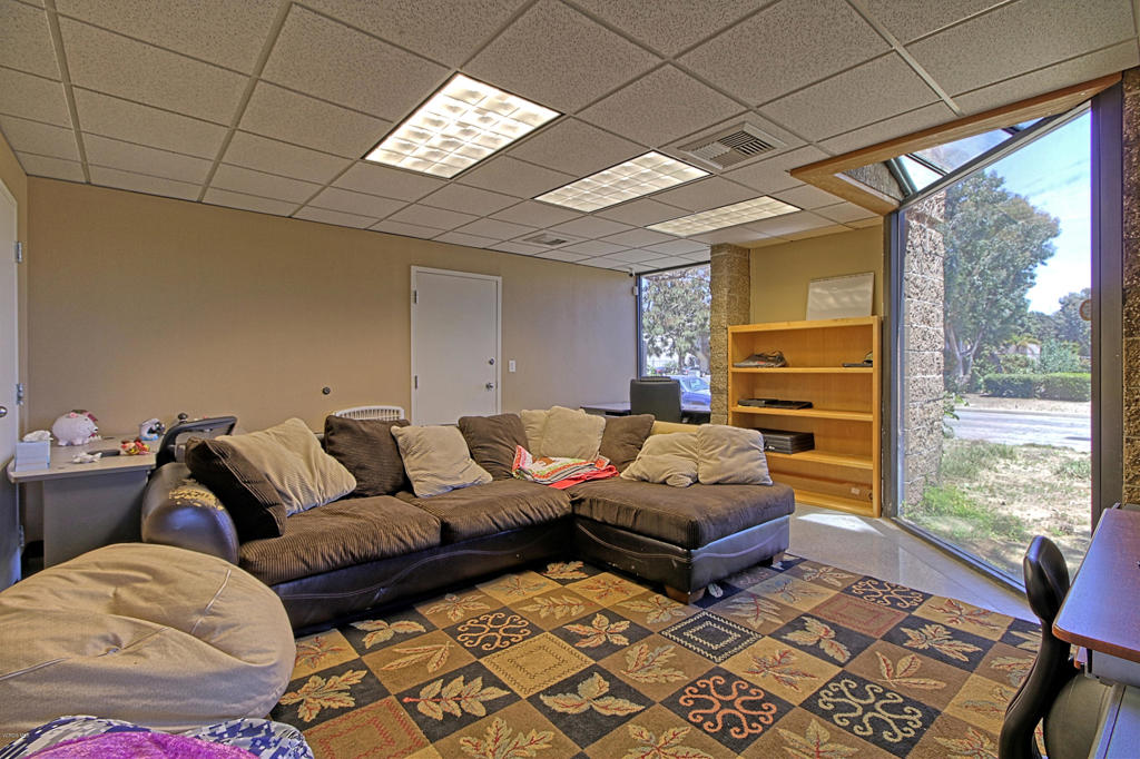 2075 Knoll Drive Property Photo 14