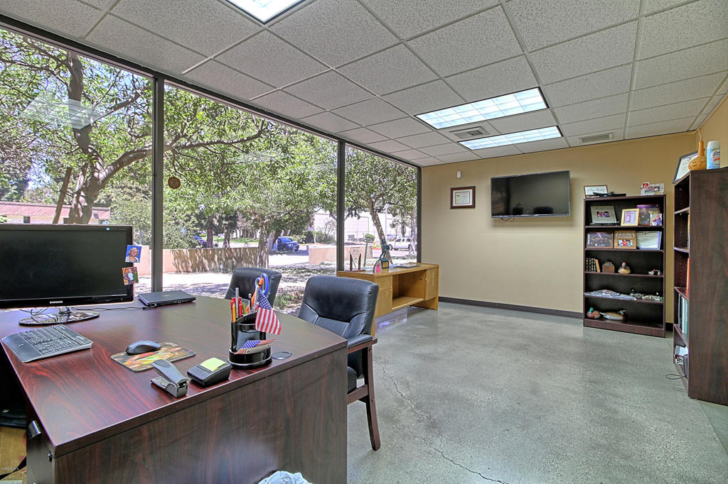 2075 Knoll Drive Property Photo 17
