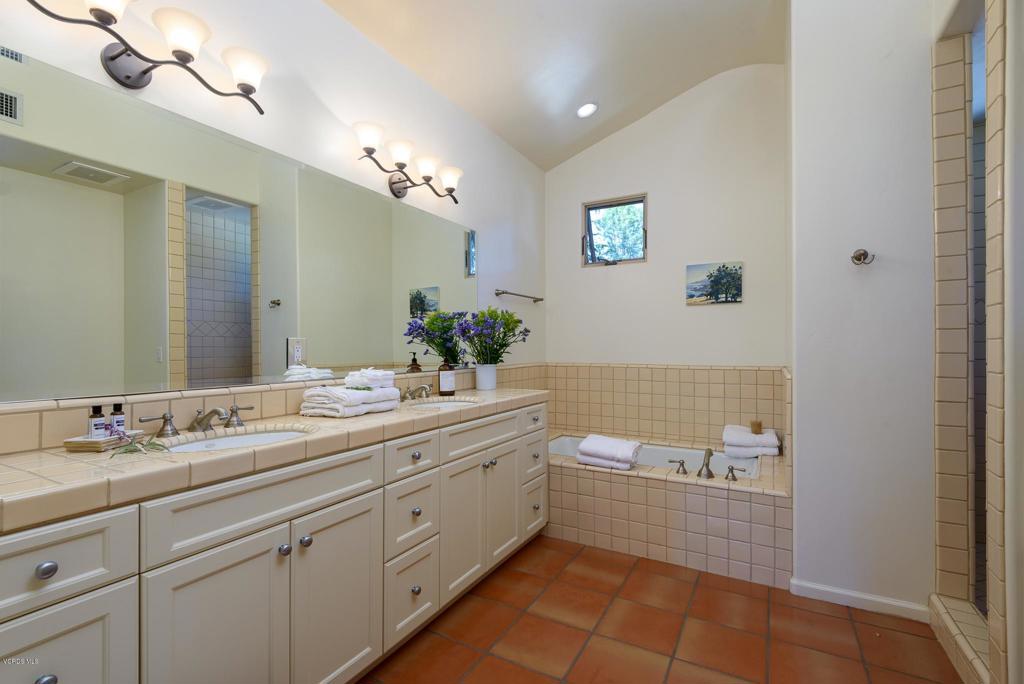 203 S Montgomery Street Property Photo 18