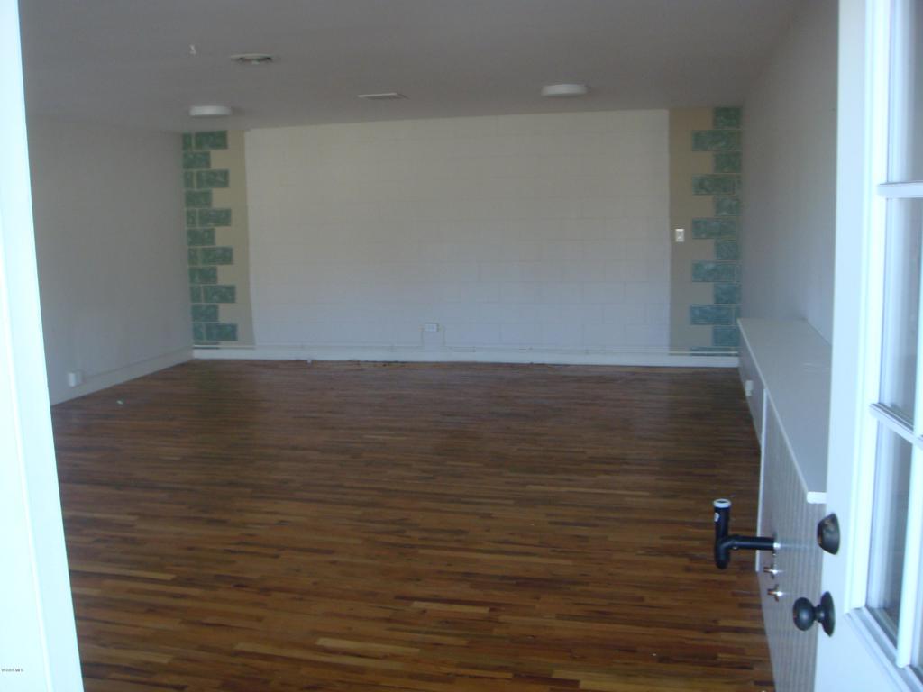 1725 E Thompson E Property Photo 5