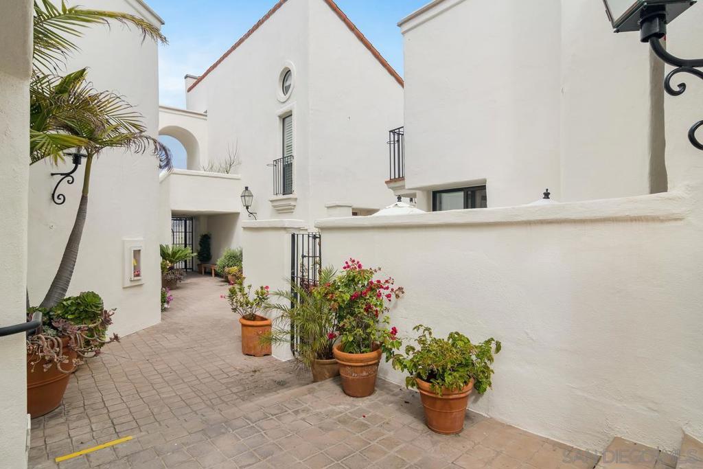 303 Coast 6 Property Photo 2