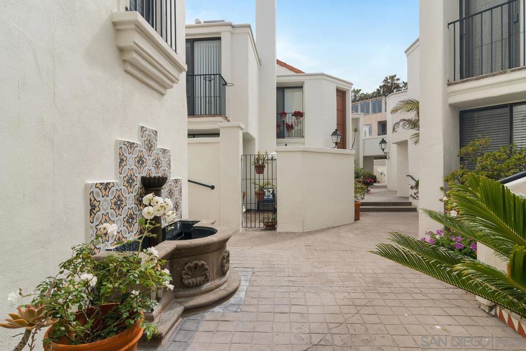 303 Coast 6 Property Photo 3