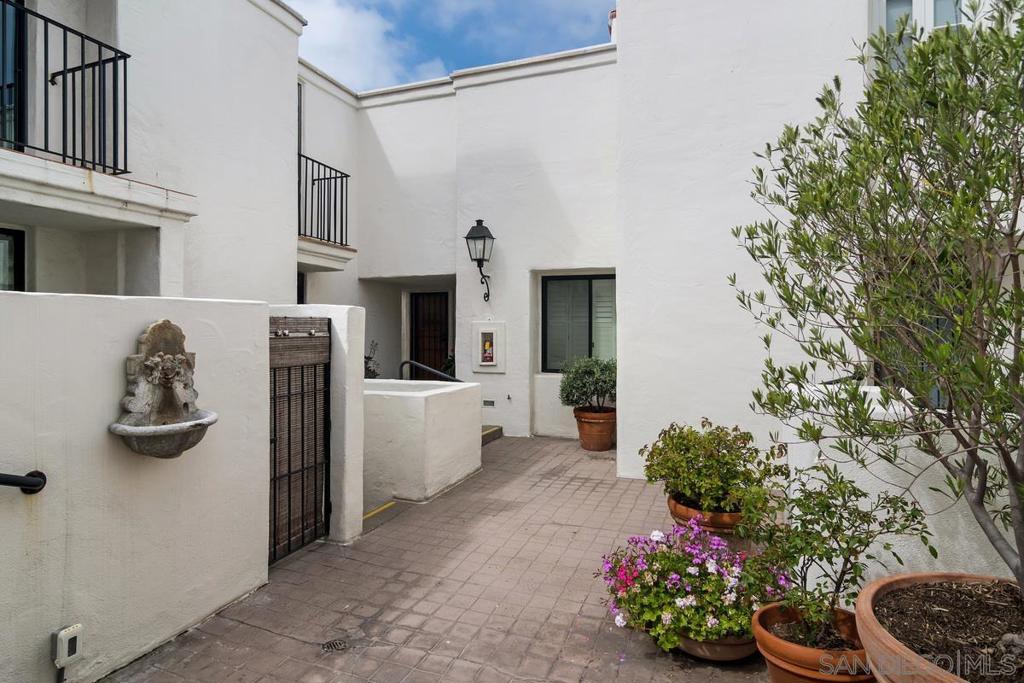 303 Coast 6 Property Photo 10