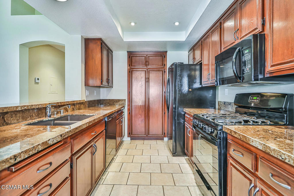 630 Kingswood Lane F Property Photo 7